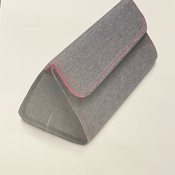 Dyson Supersonic Hair Dryer in Charcoal with Magenta Accents - Picture 7 of 12